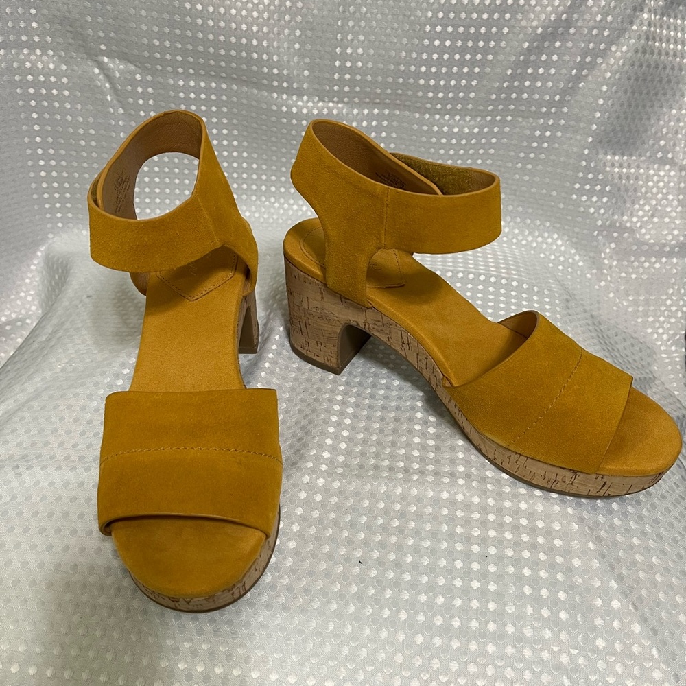 Platform sandals